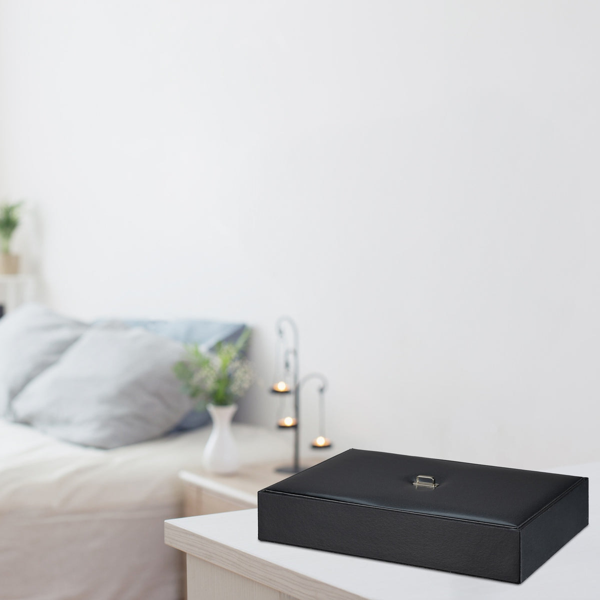 Jewelry storage with lid