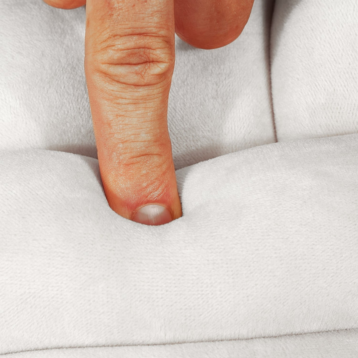 Knot cushion solid color
