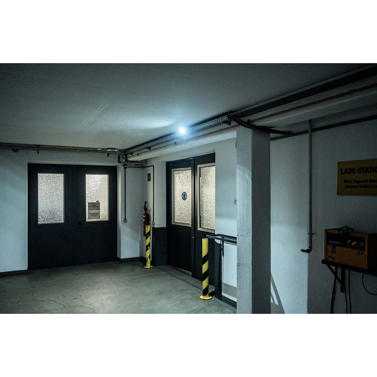 LED Spotlight JARO 1060 / LED light 10W for outdoor use (LED Outdoor Floodlight for wall mounting, 1150lm, made of high-quality aluminum, IP65)