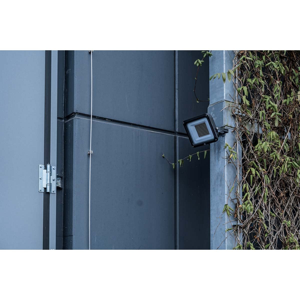 LED Spotlight JARO 14060 / LED Floodlight 100W for outdoor use (LED Outdoor Light for wall mounting, with 11500lm, made of high quality aluminium, IP65)