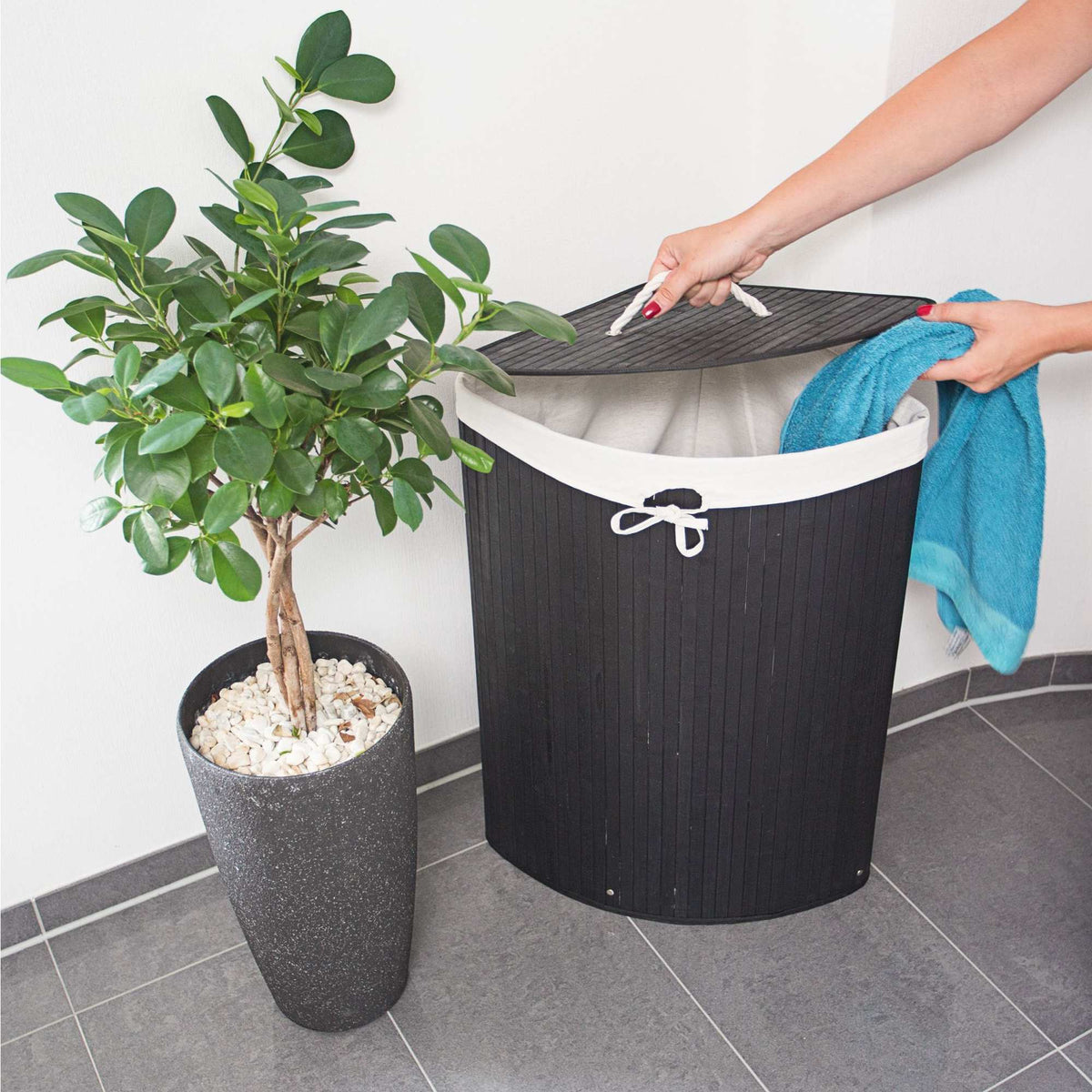 Laundry basket corner bamboo