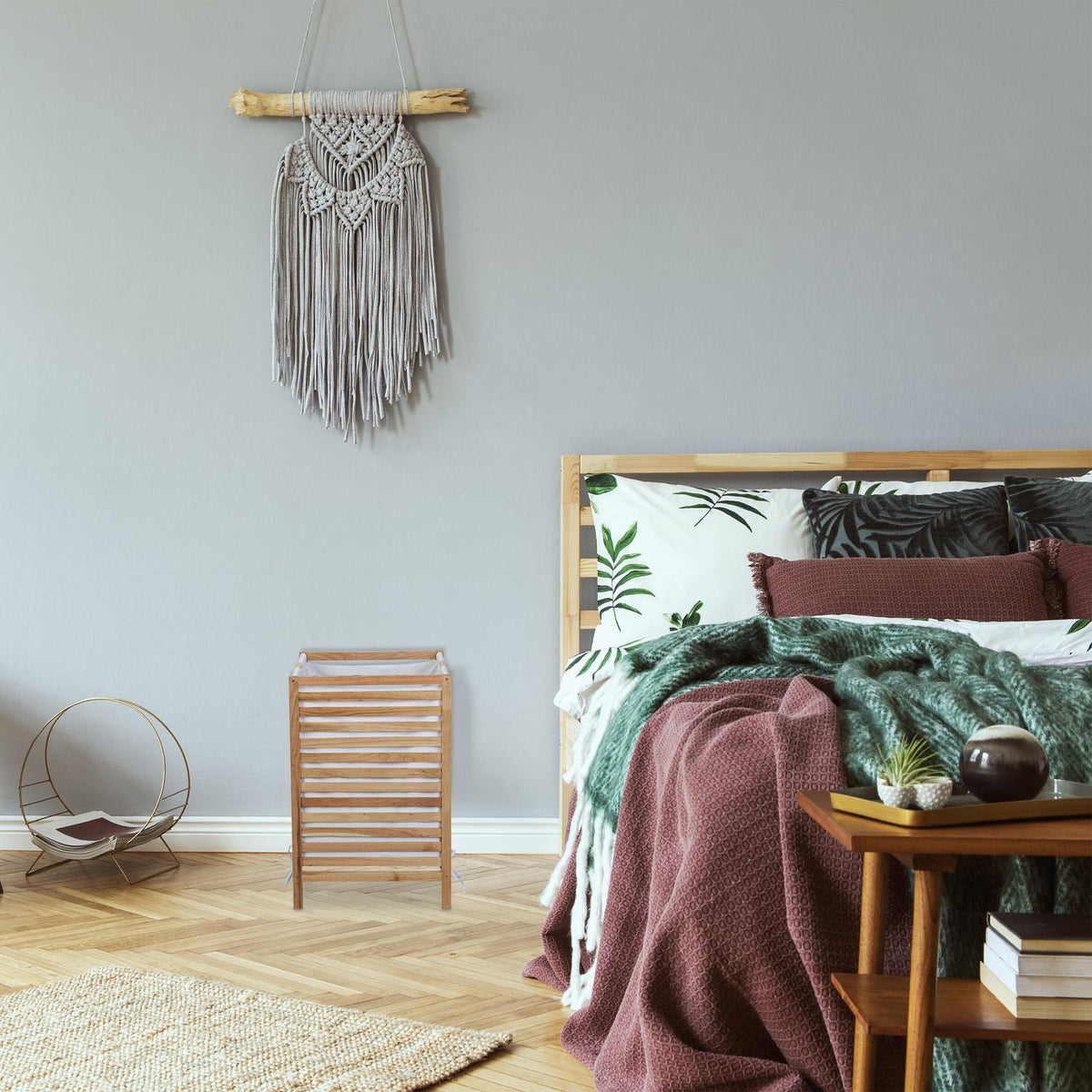 Laundry basket in walnut