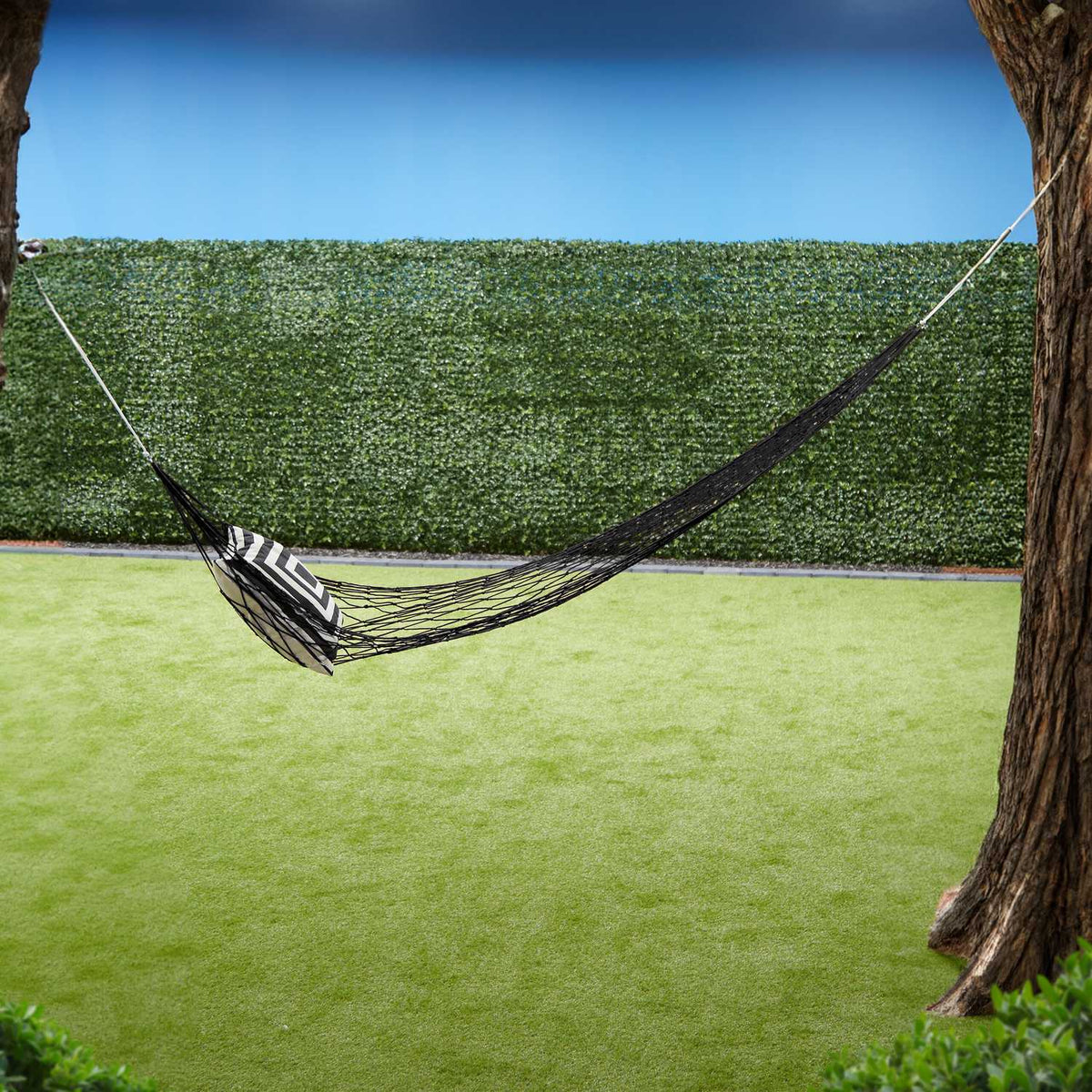 Light hammock in net