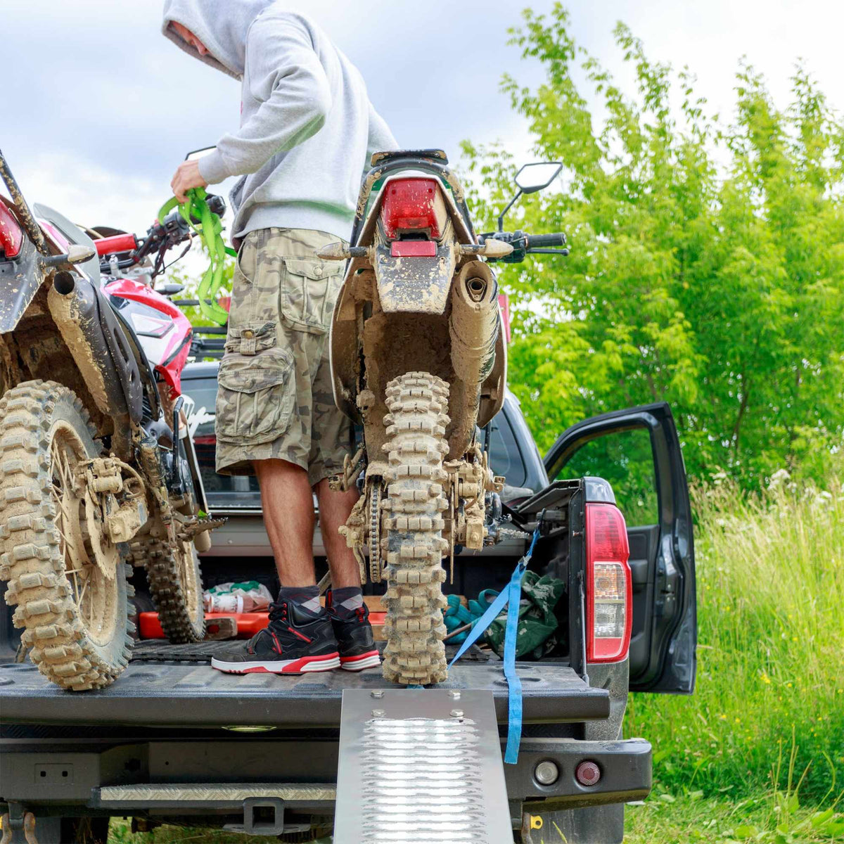 Loading ramp for motorcycle