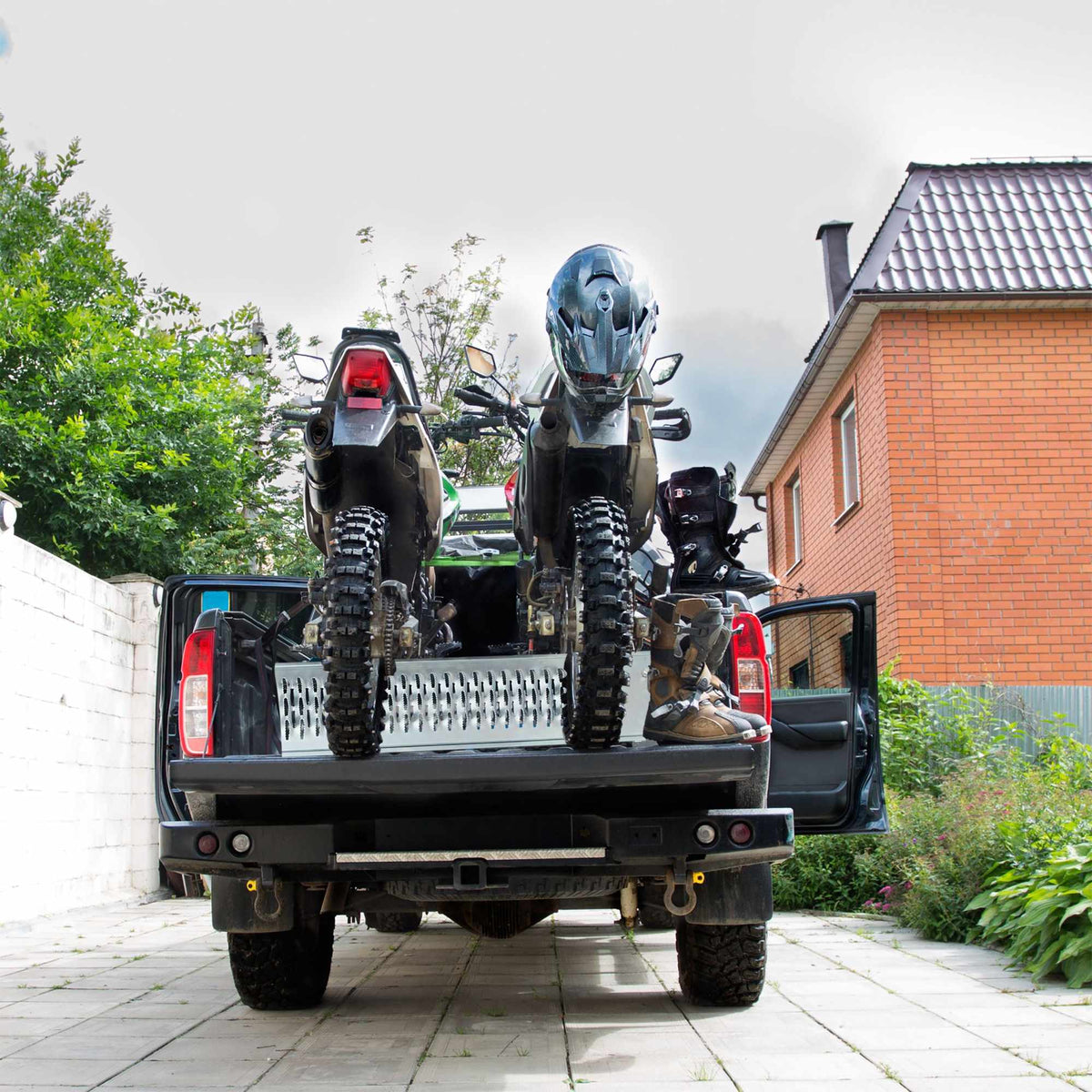 Loading ramp for motorcycle