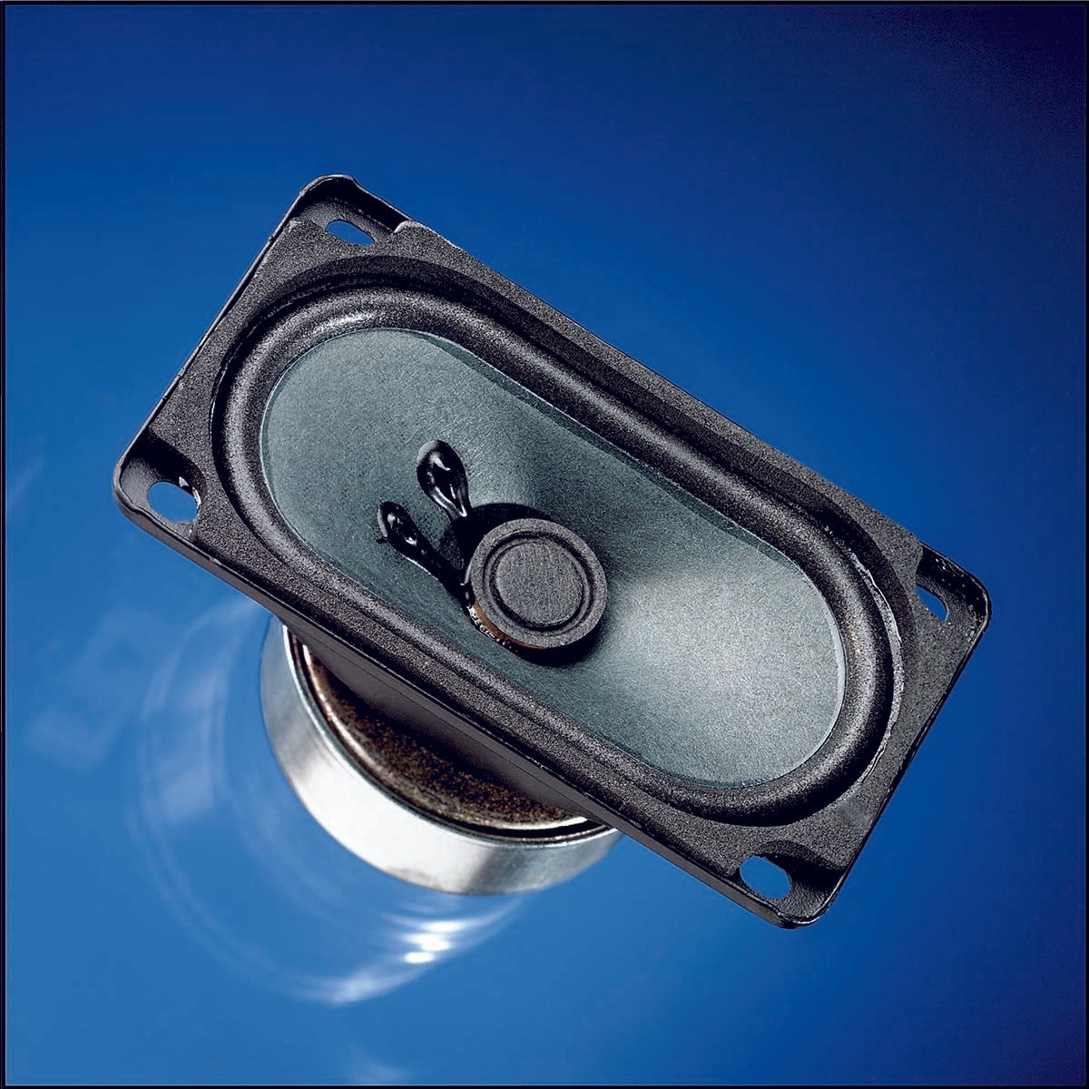 Magnetically shielded 5 x 9 cm (2" x 3.5") fullrange driver