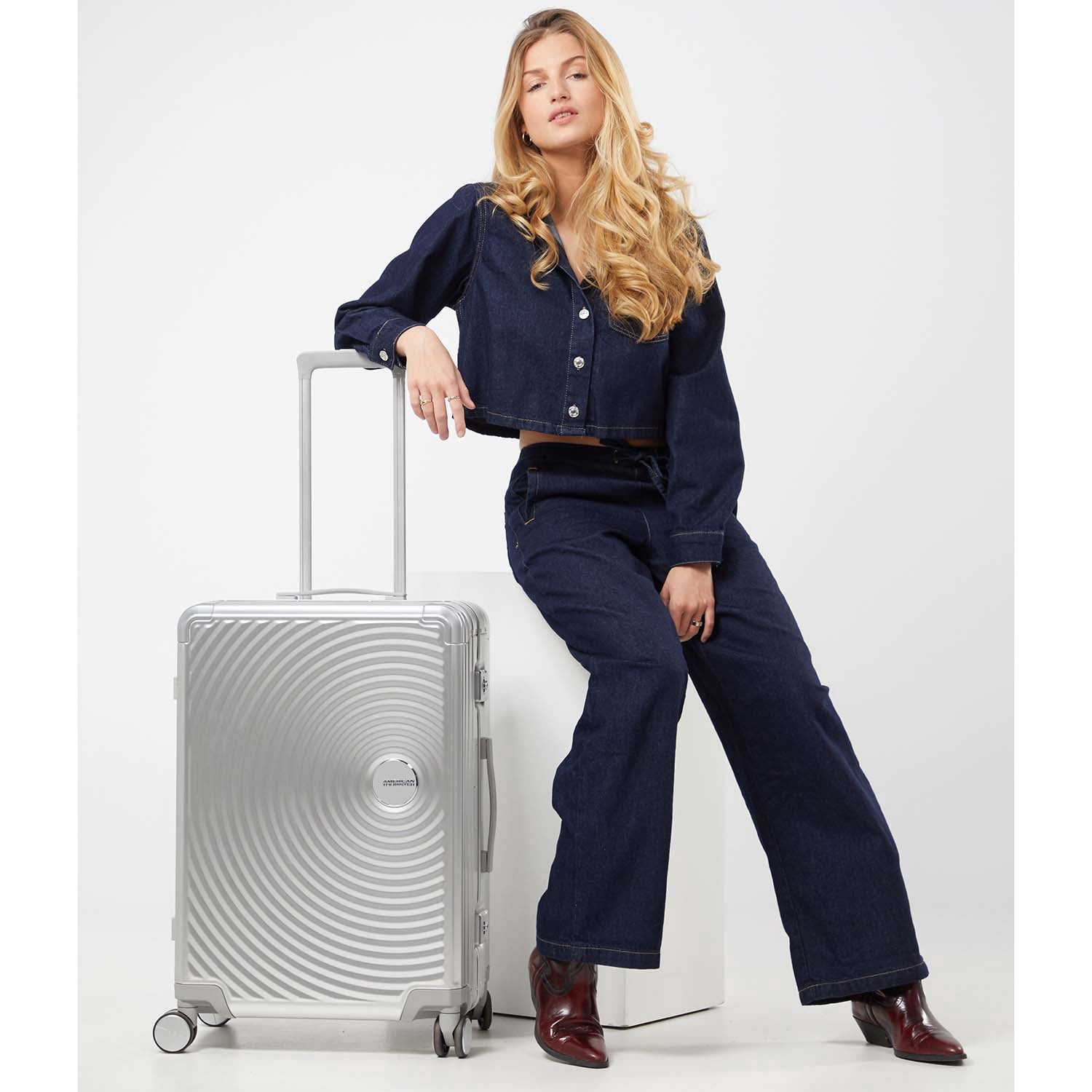 Medium Silver Aluminum Suitcase, 68 cm, 4 Wheels, TSA Lock