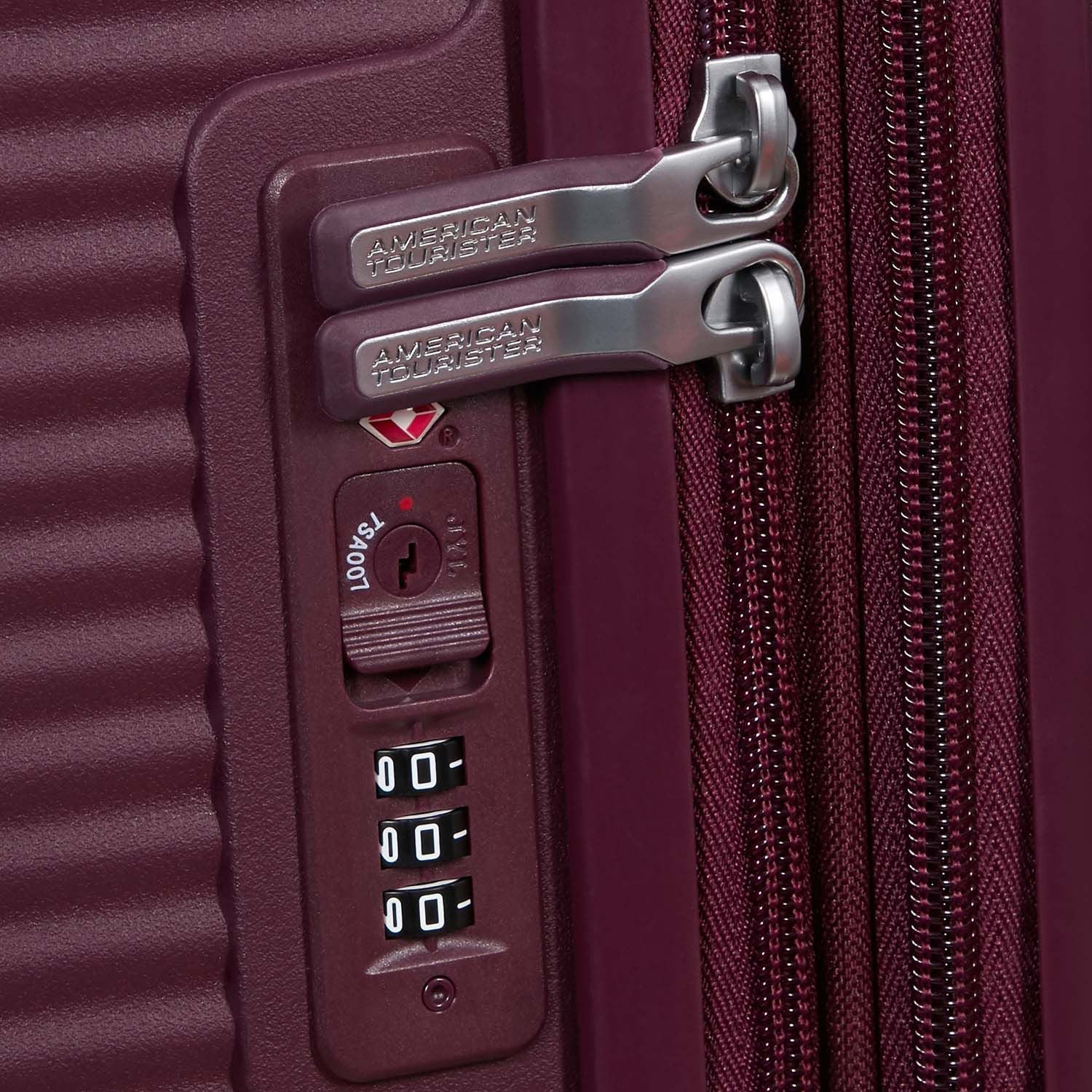 Medium Soundbox Suitcase, 67 cm, Wild Cherry