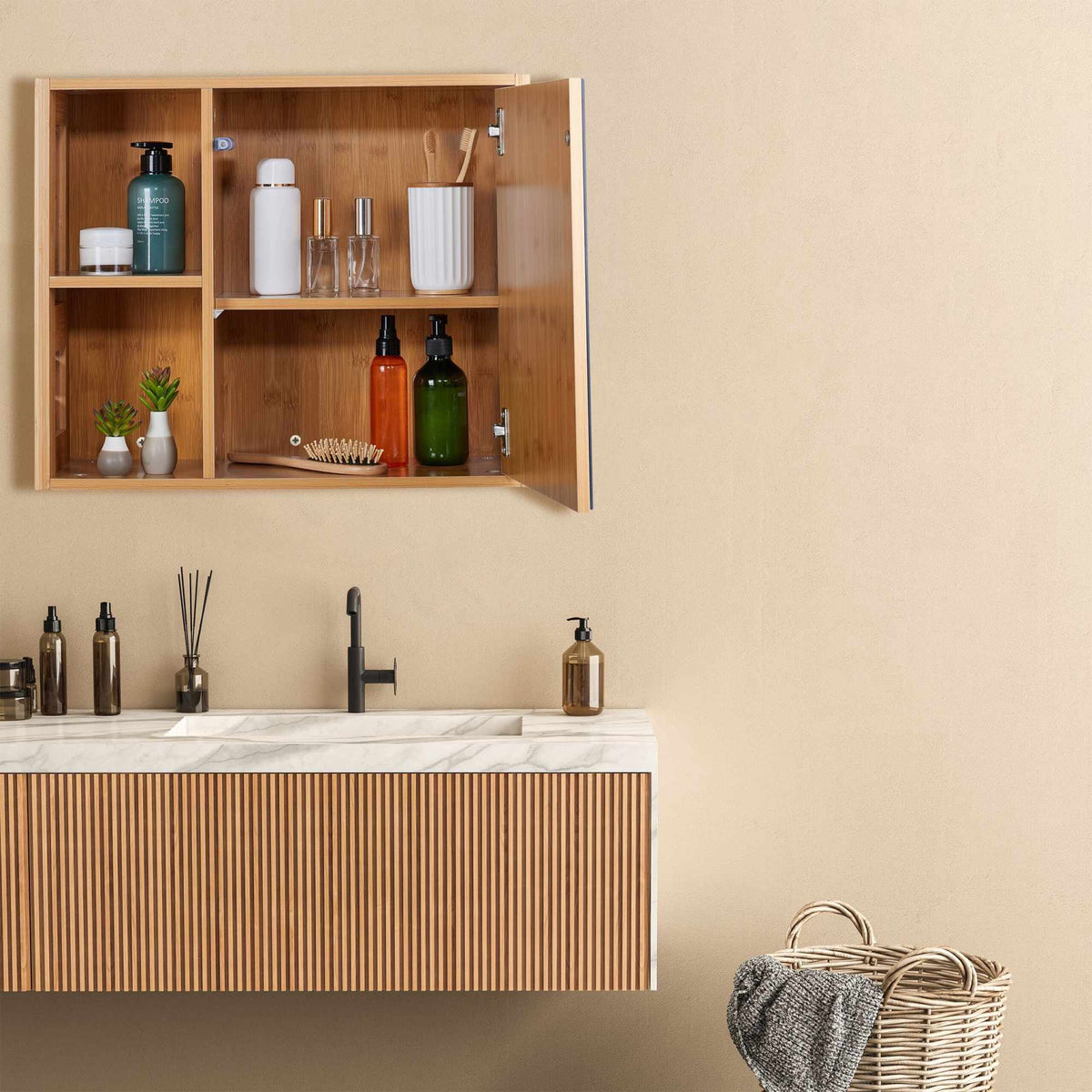 Mirror cabinet with shelves