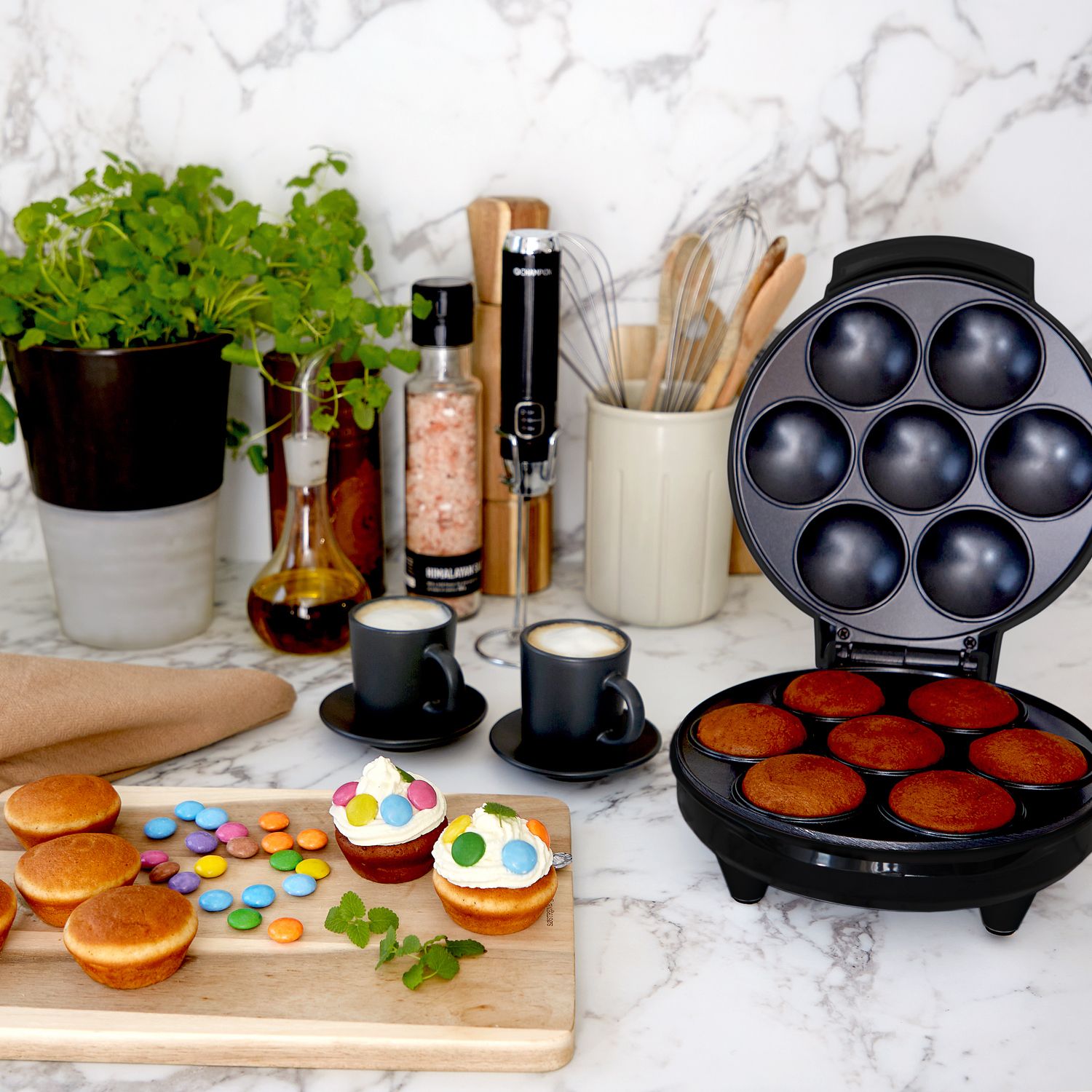 Muffin Maker Ceramic 7 Muffins 700W MM400 Black