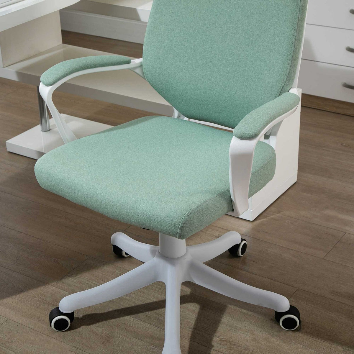 Office Chair Desk Chair With Rocker Function Backrest Thickly Padded Ergonomic 360° Swivel Wheels Polyester Green + White 62X69X92-100 Cm