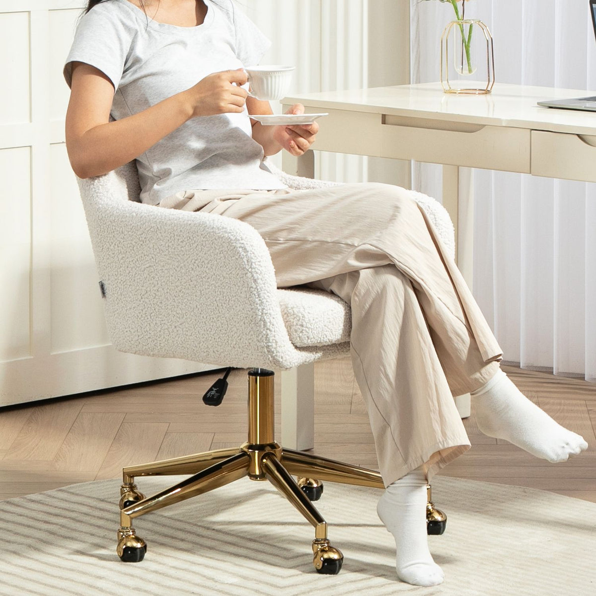 Office chair, height-adjustable desk chair, relaxation chair with steel frame, swivel chair with velvet look, for office, study, cream white