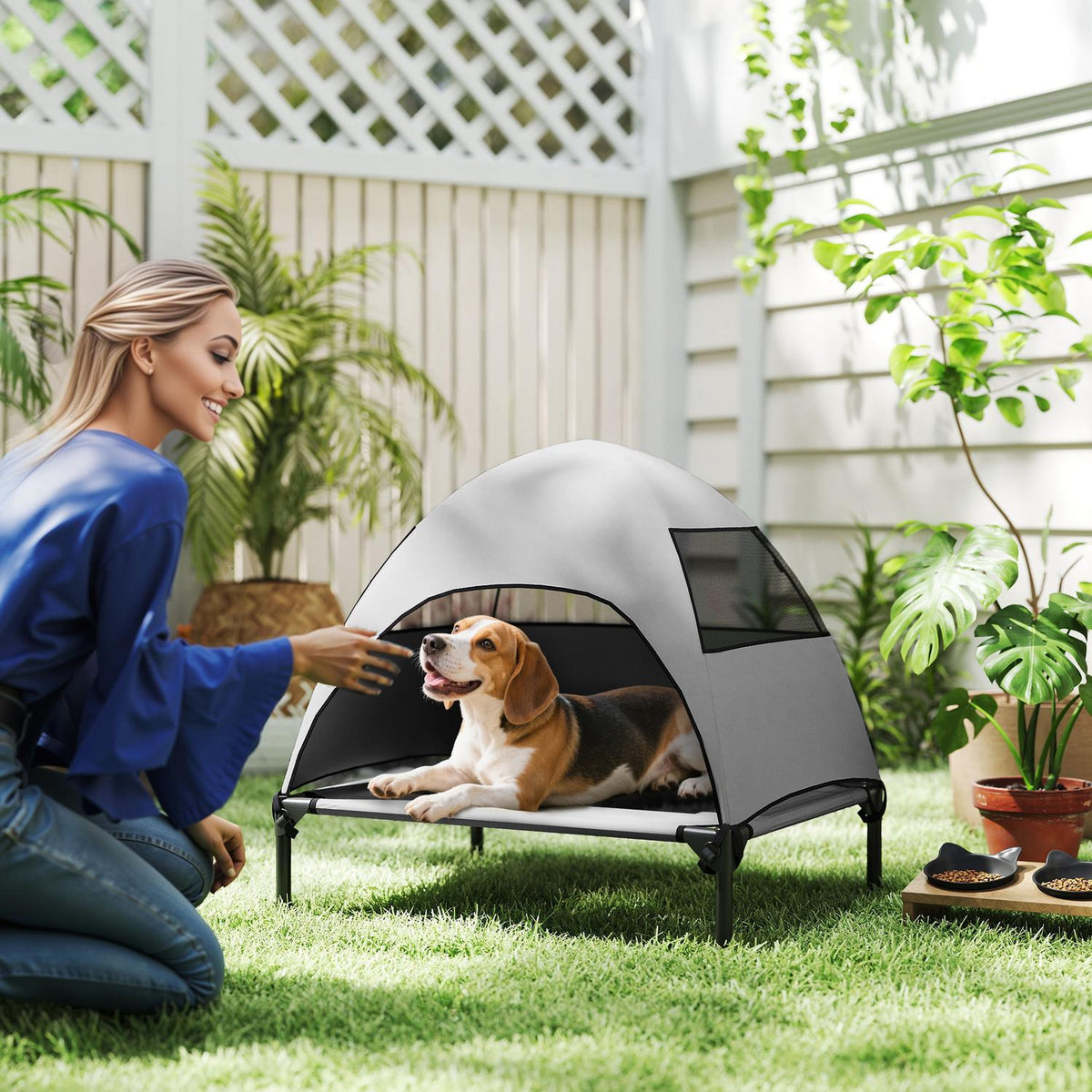 Outdoor Dog Lounger with Roof, Elevated Dog Bed for Medium Dogs, Cooling Pet Lounger with Washable Mesh Metal Frame Carrying Bag, Pet Bed for Outdoor Camping 76x61x71cm, Light Gray |