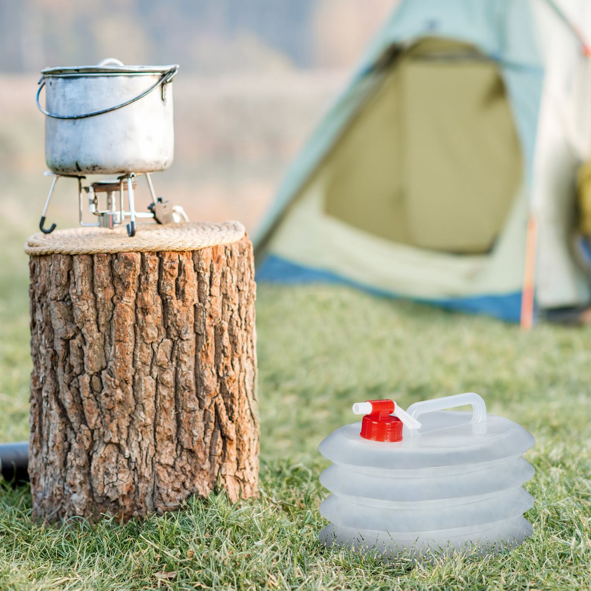 Oval collapsible capsules in a set of 4