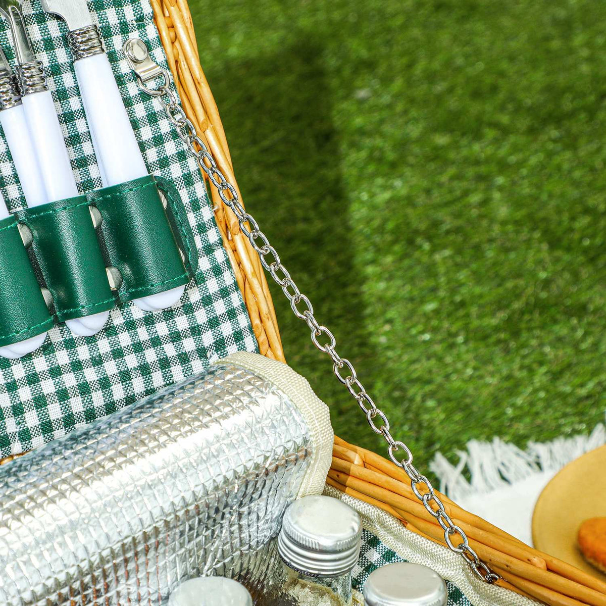 Picnic basket made of willow wood, picnic suitcase for 2 people with insulated cooler compartment, cutlery set, picnic set, complete set for camping, beach, Christmas, light brown