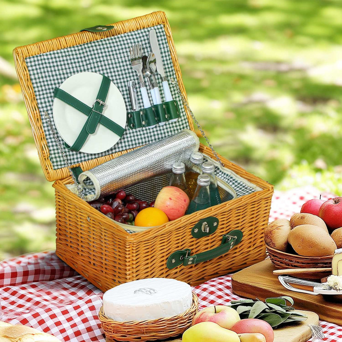 Picnic basket made of willow wood, picnic suitcase for 2 people with insulated cooler compartment, cutlery set, picnic set, complete set for camping, beach, Christmas, light brown