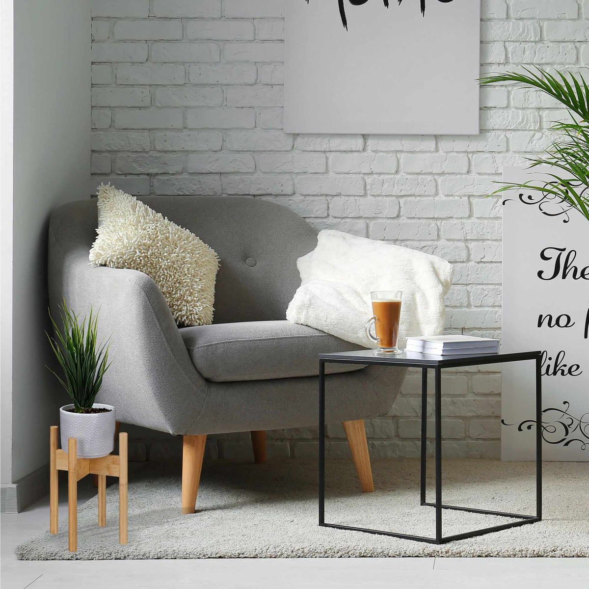 Plant stand in a set of 3