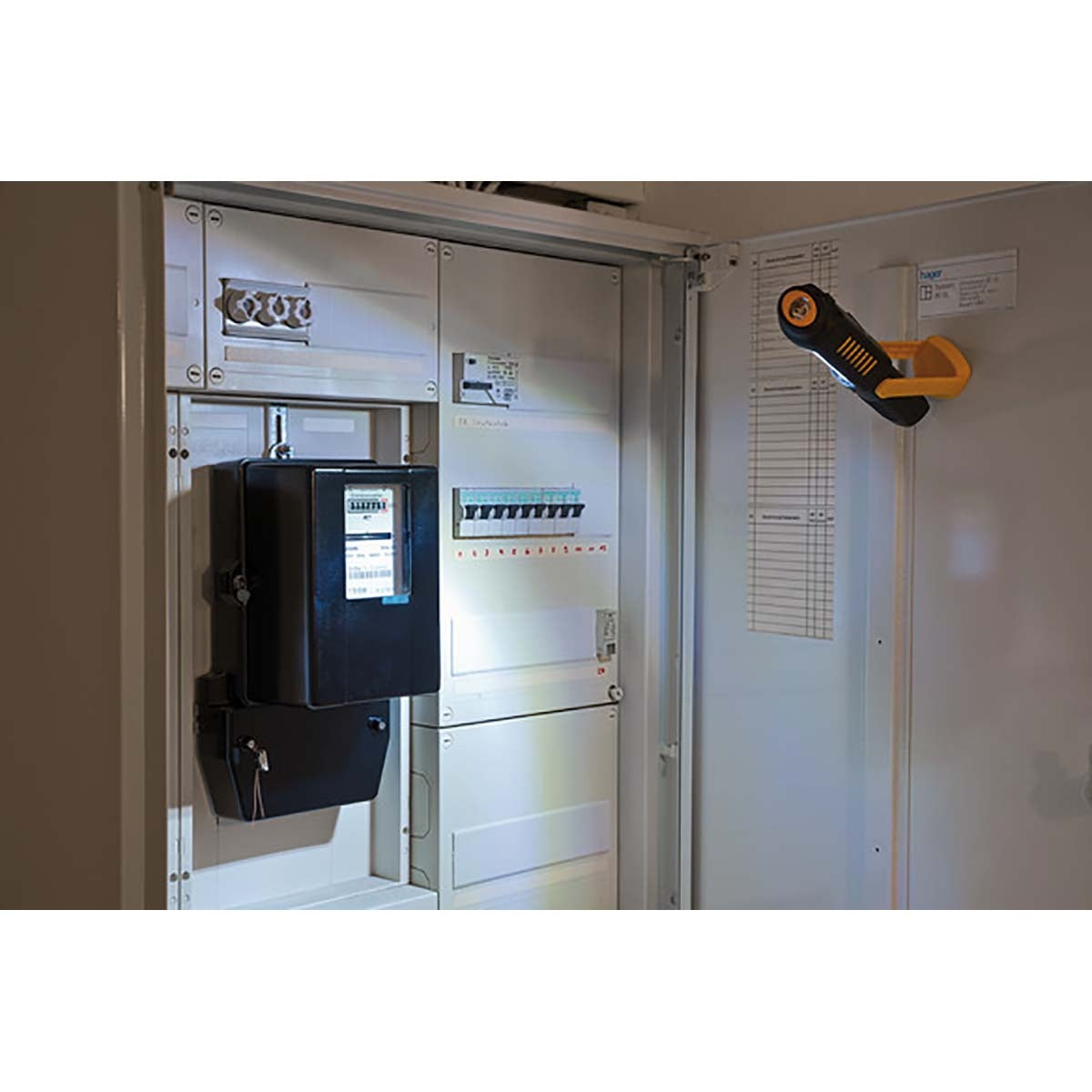 Portable inspection LED lamp with 8 + 1 bright SMD LEDs (battery-powered, burning time max. 10 hours, rotatable hook, magnet)