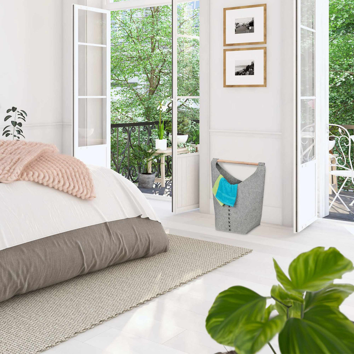 Portable laundry box in felt