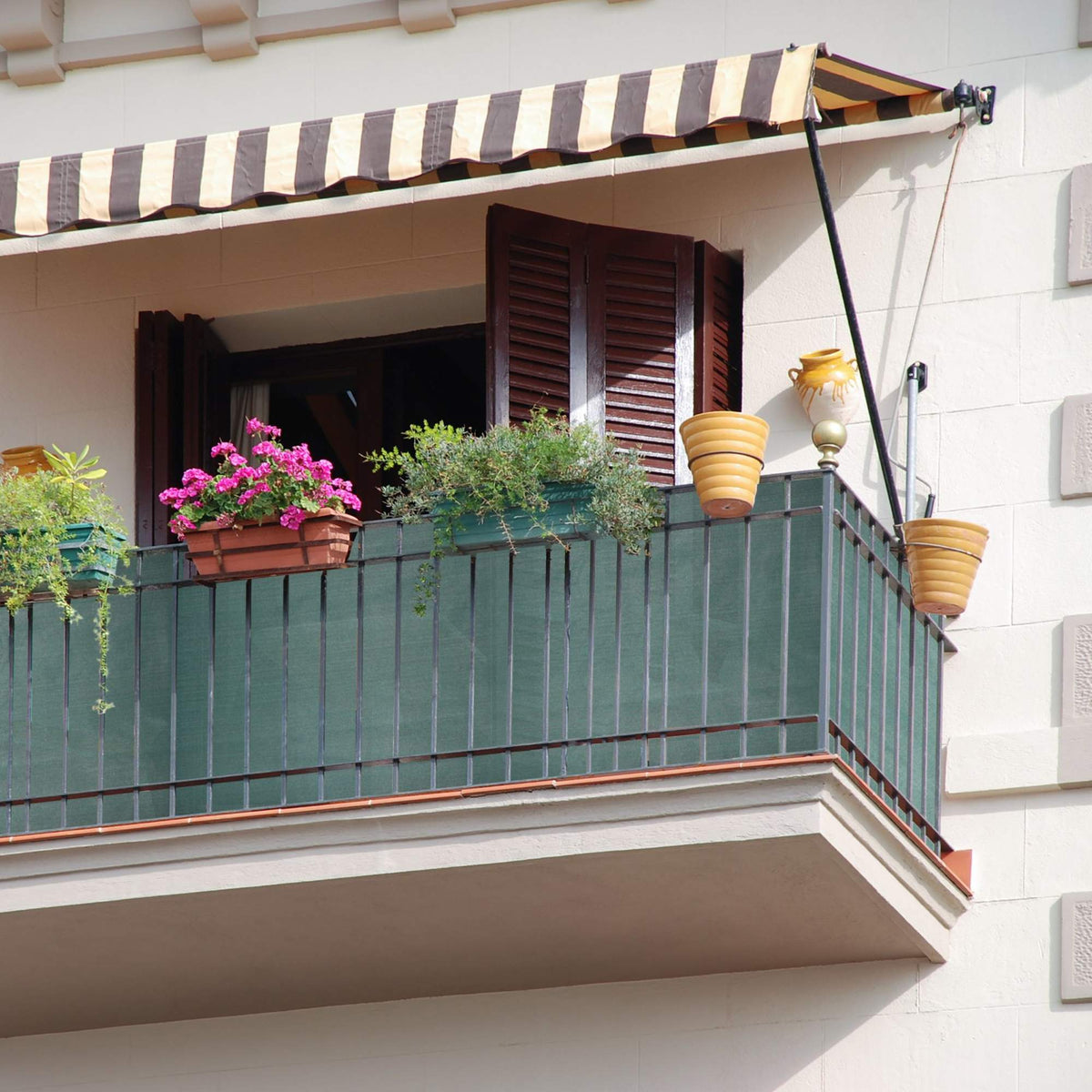 Privacy fence green