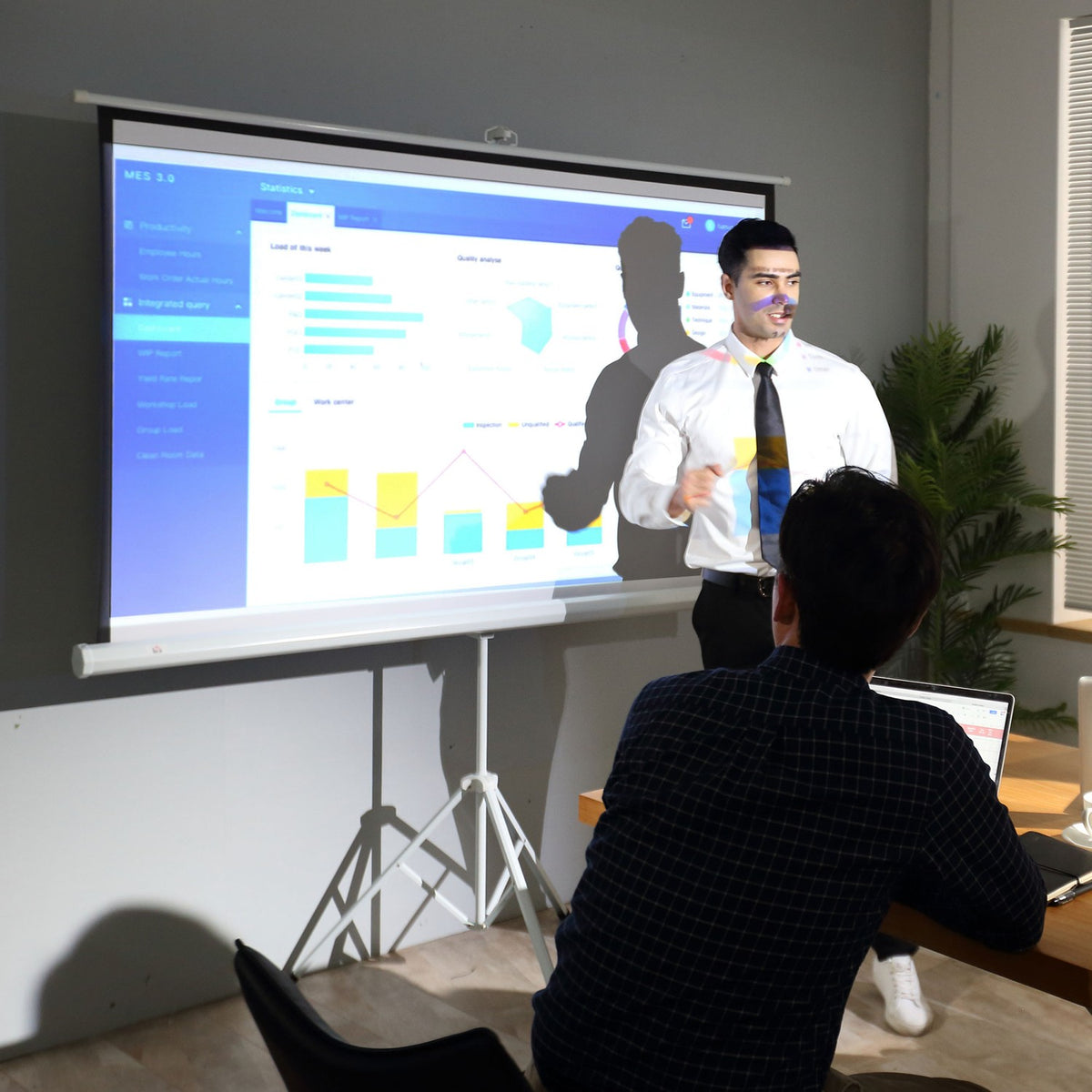 Projector screen with tripod, 4:3 projection screen, 84 inch foldable presentation wall 171 x 131 cm, height adjustable screen for home, school, meeting