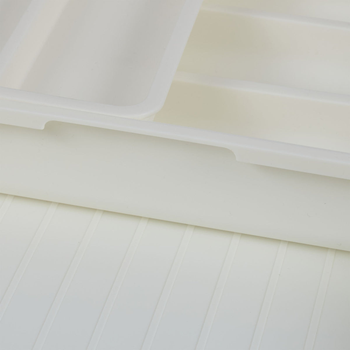 Pull-out cutlery tray