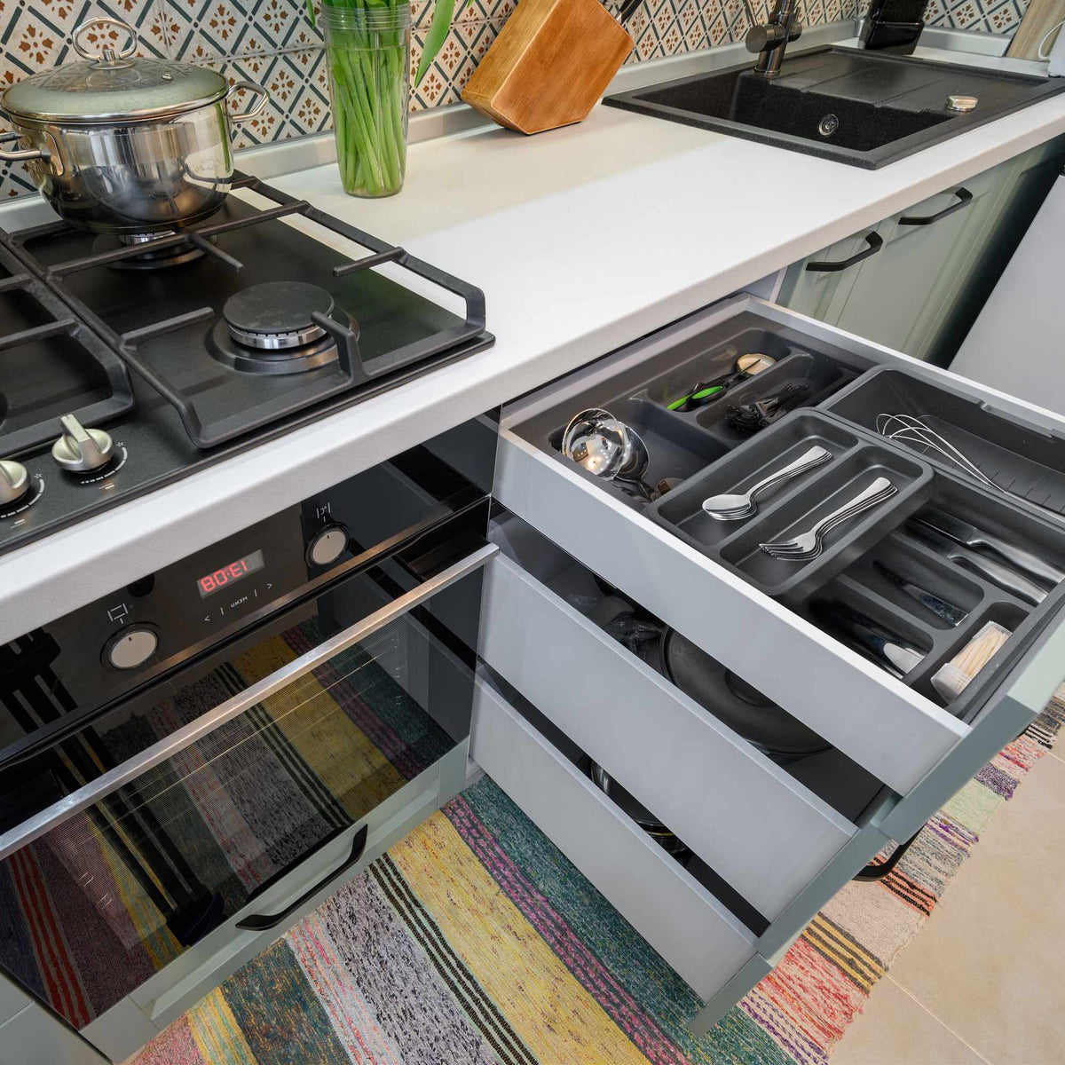 Pull-out cutlery tray in dark grey