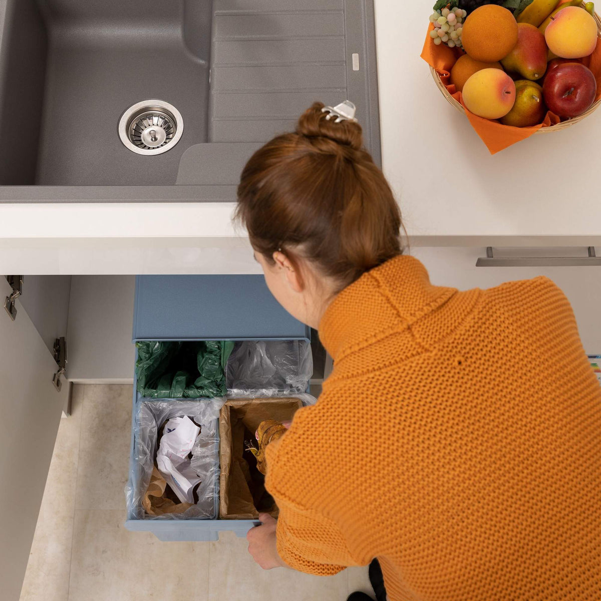 Pull-out source sorting 4 waste bins