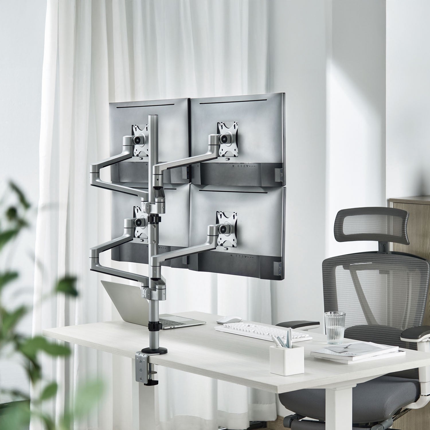 Quad Monitor Mount 17-32" Aluminum with Cable Management
