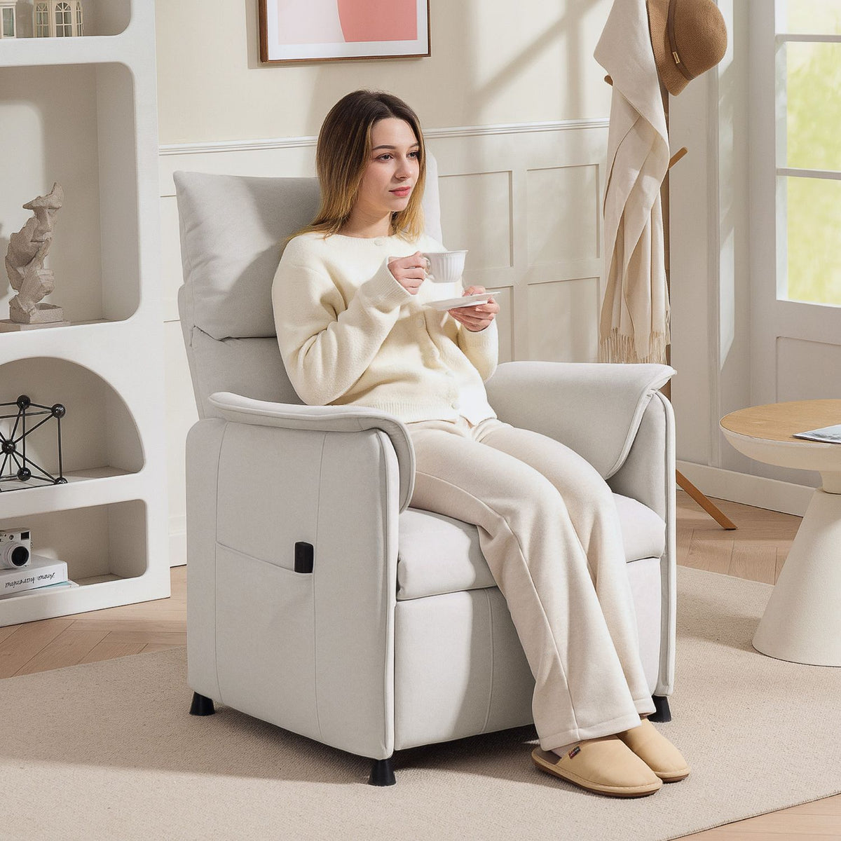 Relaxation chair electric TV chair with memory function, quieter noise, reclining function, adjustable reclining chair with pet-friendly imitation velvet, remote control cream |