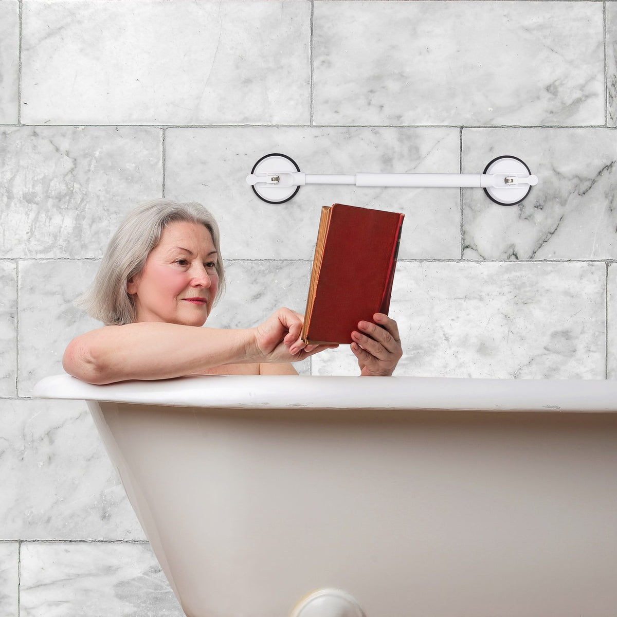 Retractable suction handle