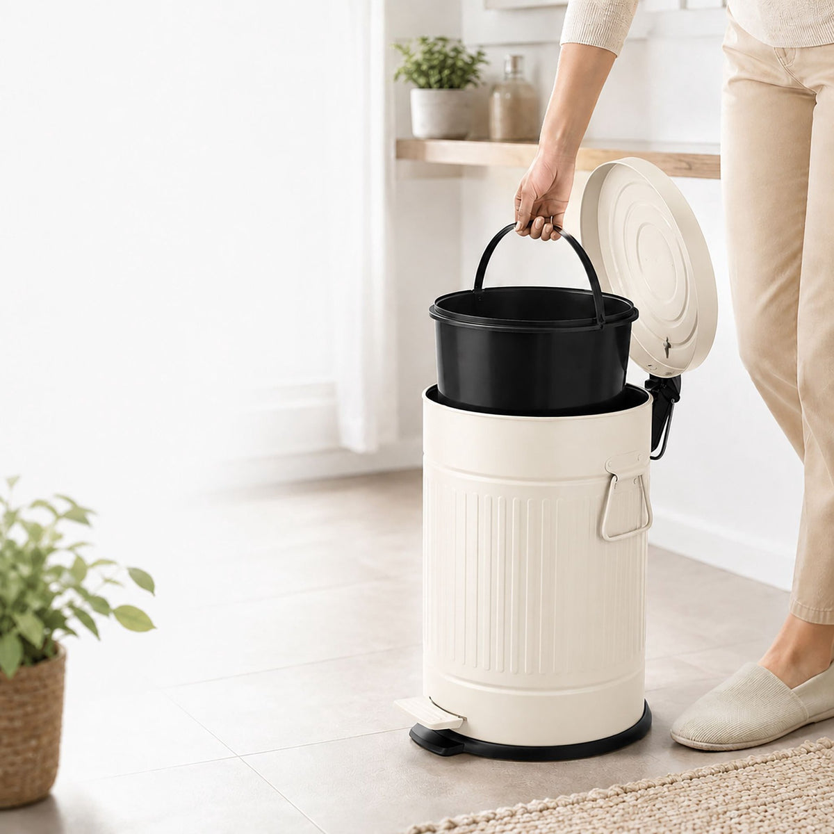 Retro Pedal Bin, 20L Beige – Soft-Close, Vintage Design