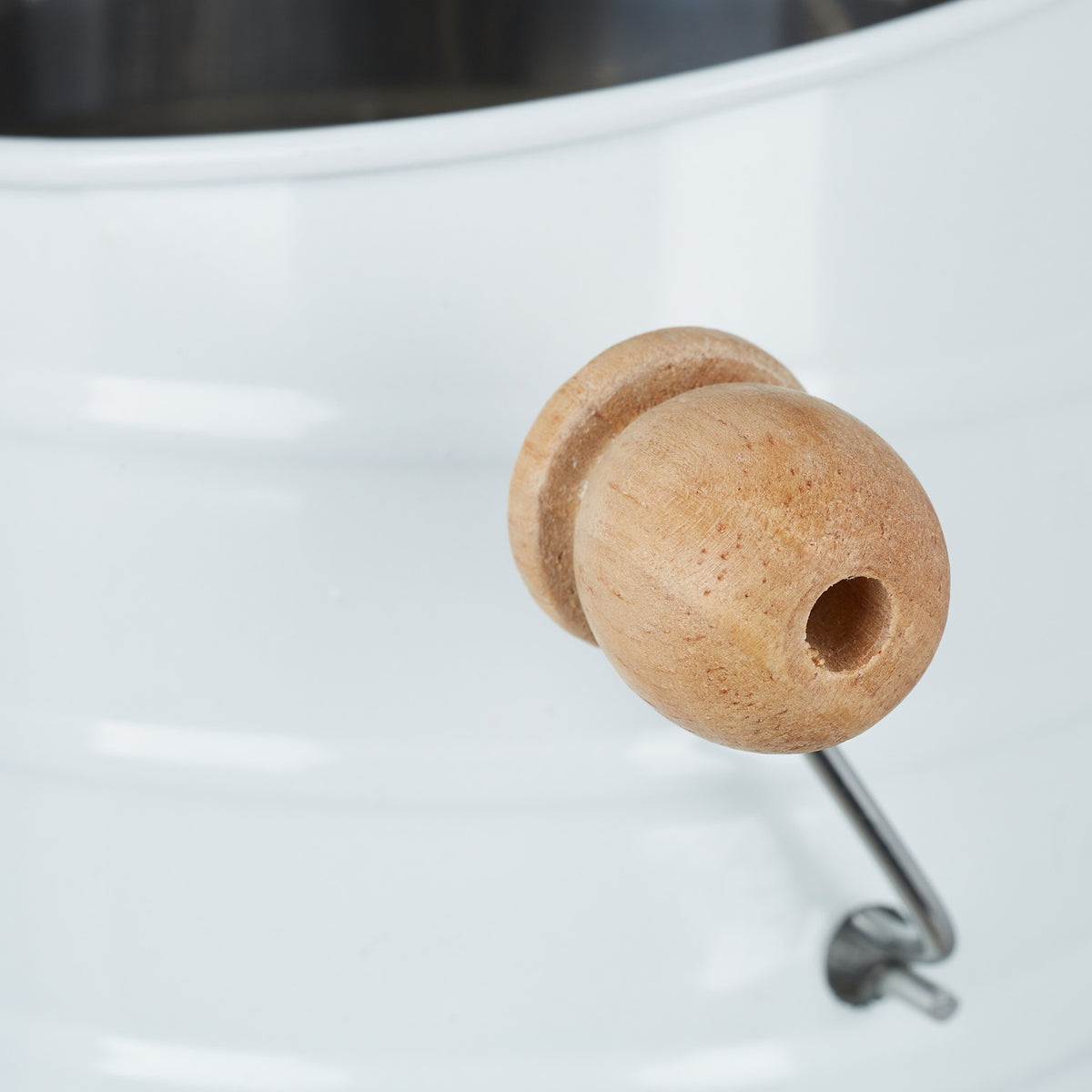 Retro flour sifter with crank