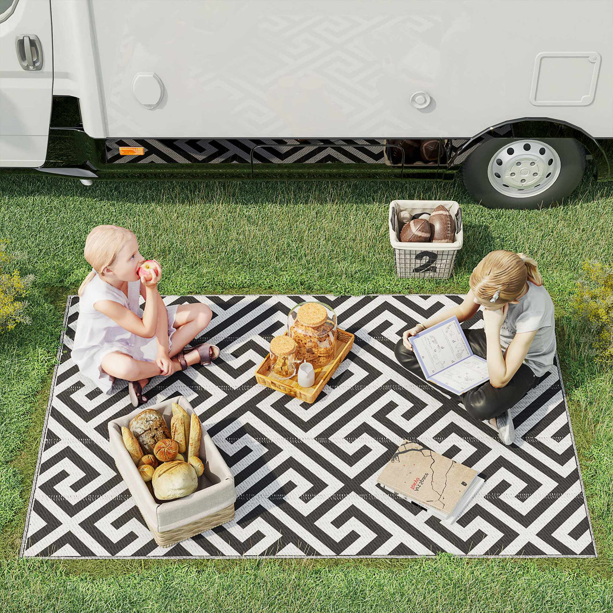 Reversible Outdoor Rug, Durable, Black/White, 121 x 182 cm