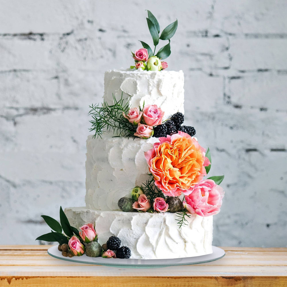 Rotatable cake tray