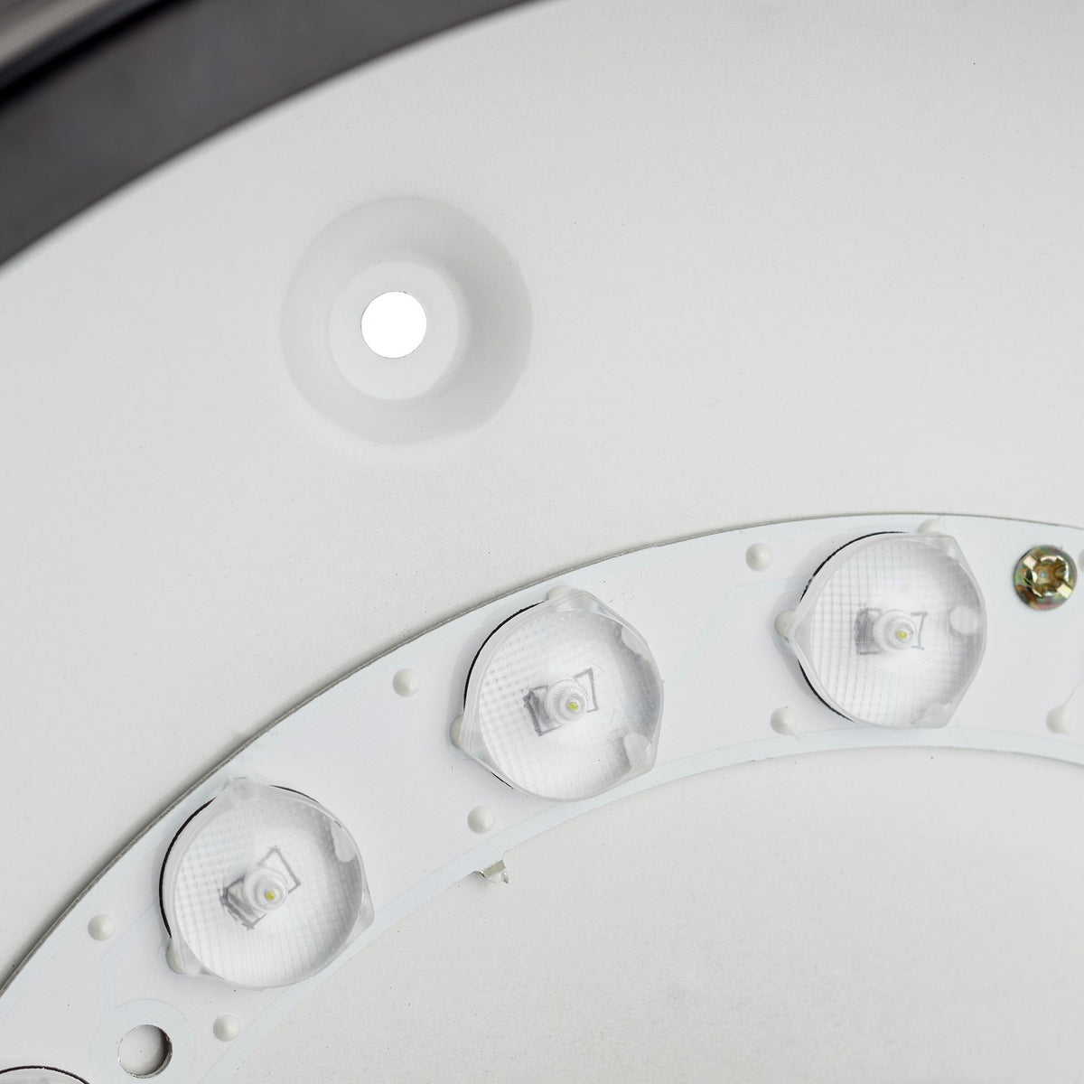 Round LED ceiling light with 18 LEDs