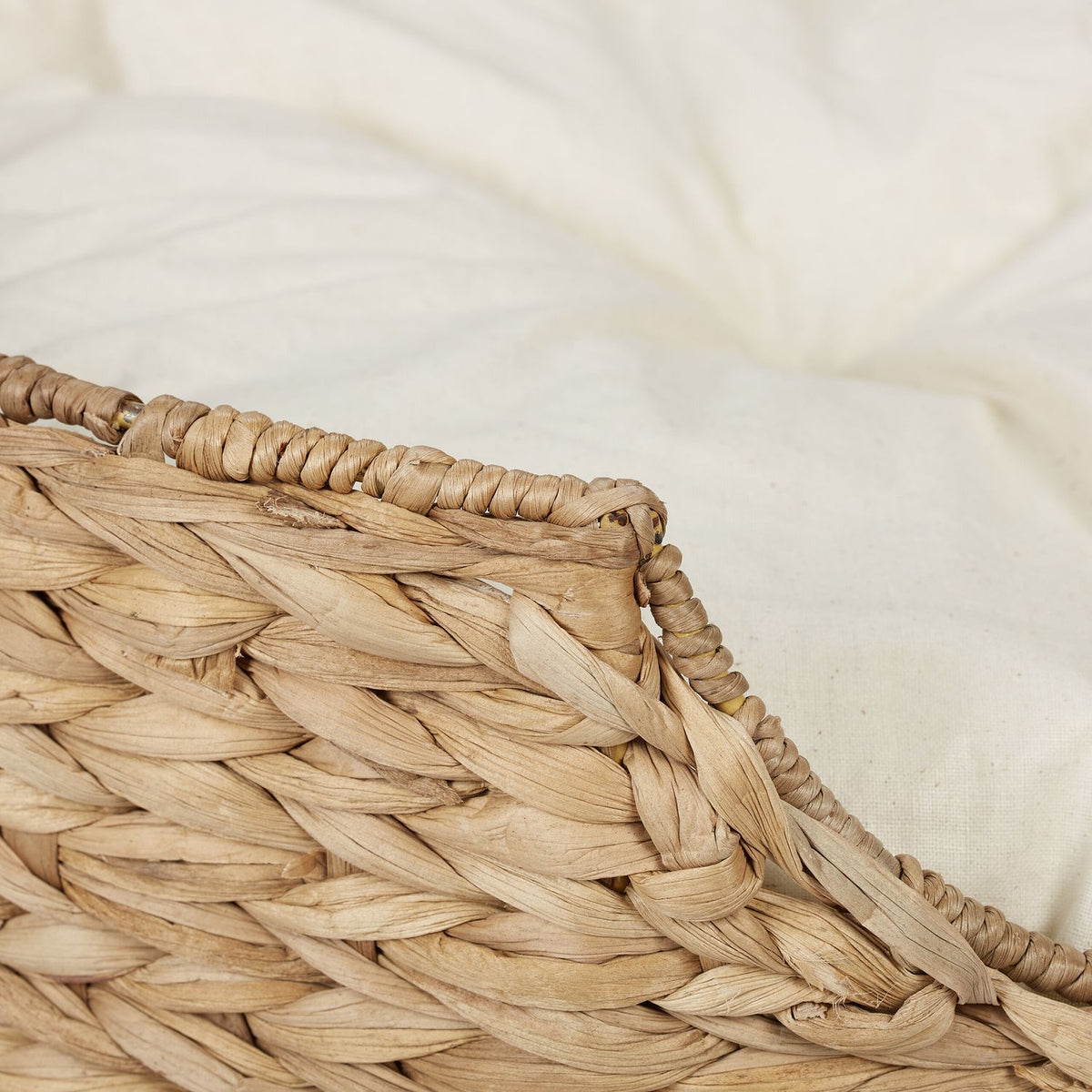 Round Seagrass Pet Bed for Dogs and Cats