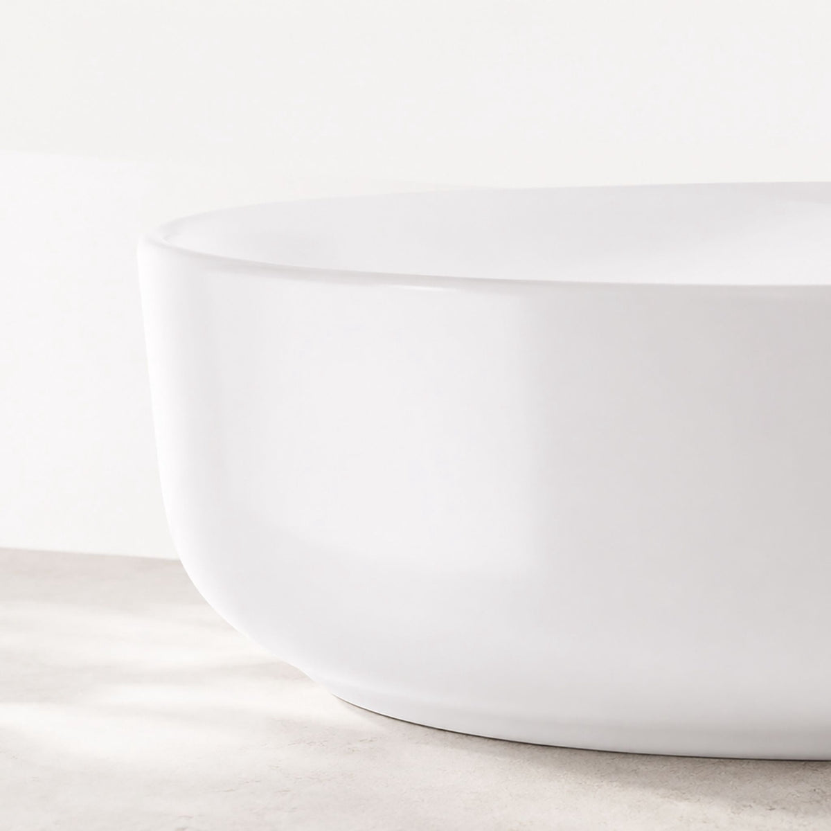 Round White Ceramic Countertop Basin, 40.5 x 40.5 cm