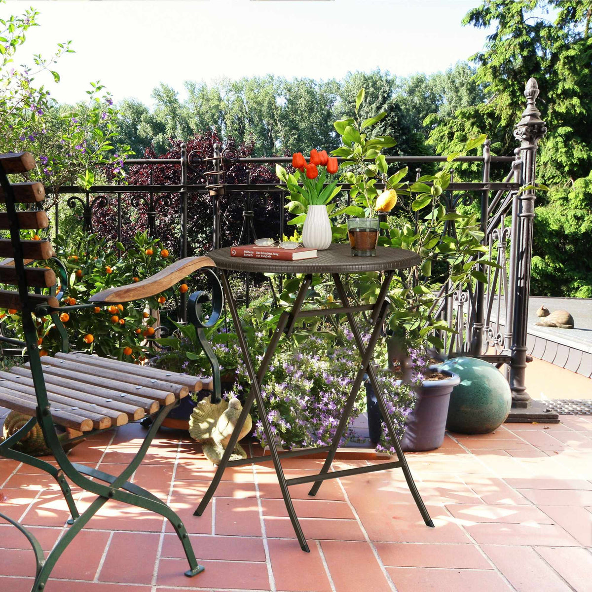 Round garden table in rattan look
