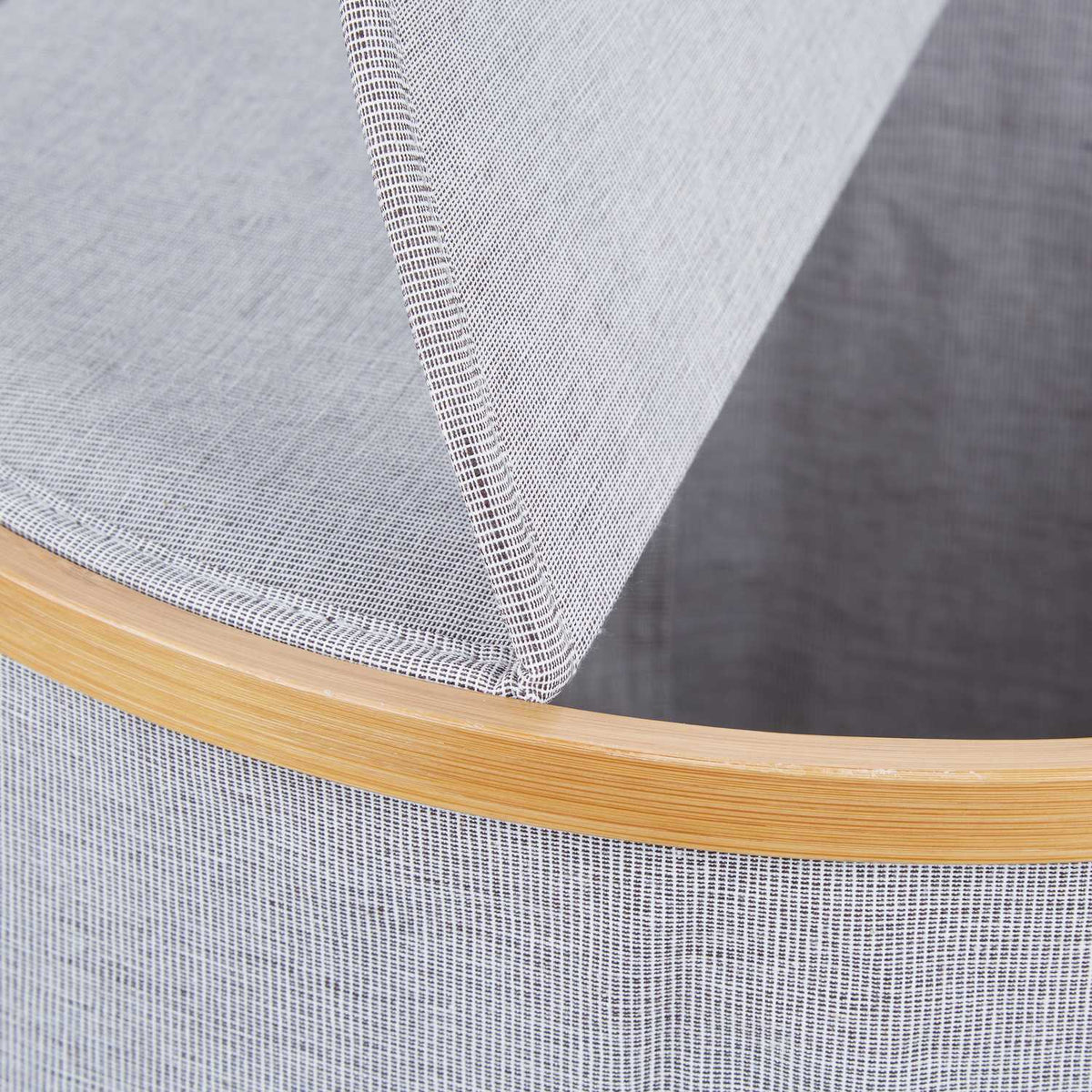 Round laundry basket in fabric and bamboo