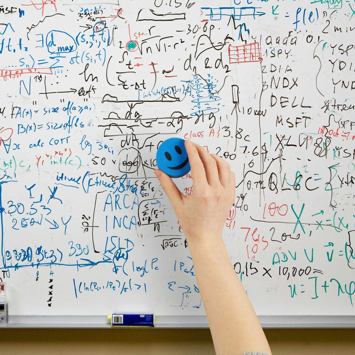 Round whiteboard sponge in a set of 20