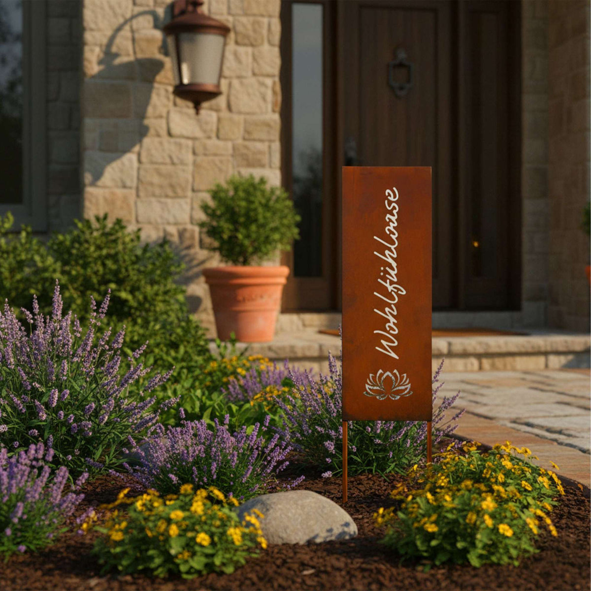 Rust-Patina Decorative Garden Stake – Weatherproof Ornament
