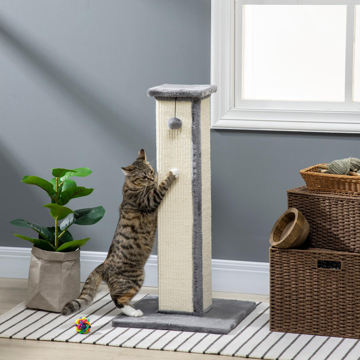 Scratching Post 81Cm High Scratching Post Made Of Sisal With Play Ball, Ideal For Cats Up To 5Kg, Indoor Use, In Gray And Cream