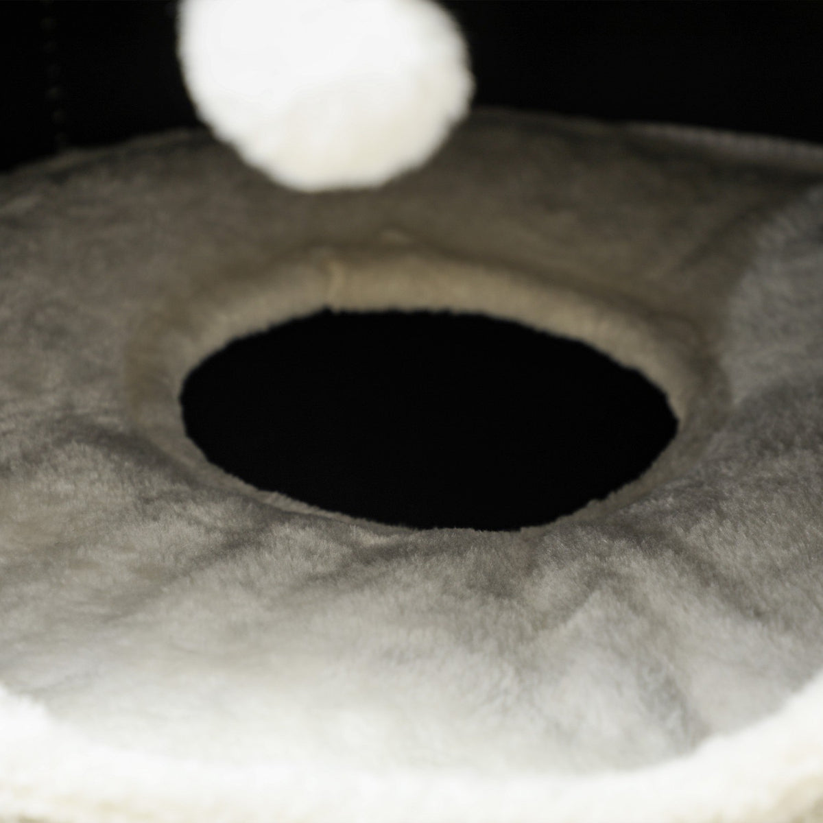 Scratching barrel, 100 cm high, cat barrel with 3 caves, scratching post with play balls, cat tower made of sisal, for cats up to 6 kg, beige + cream white