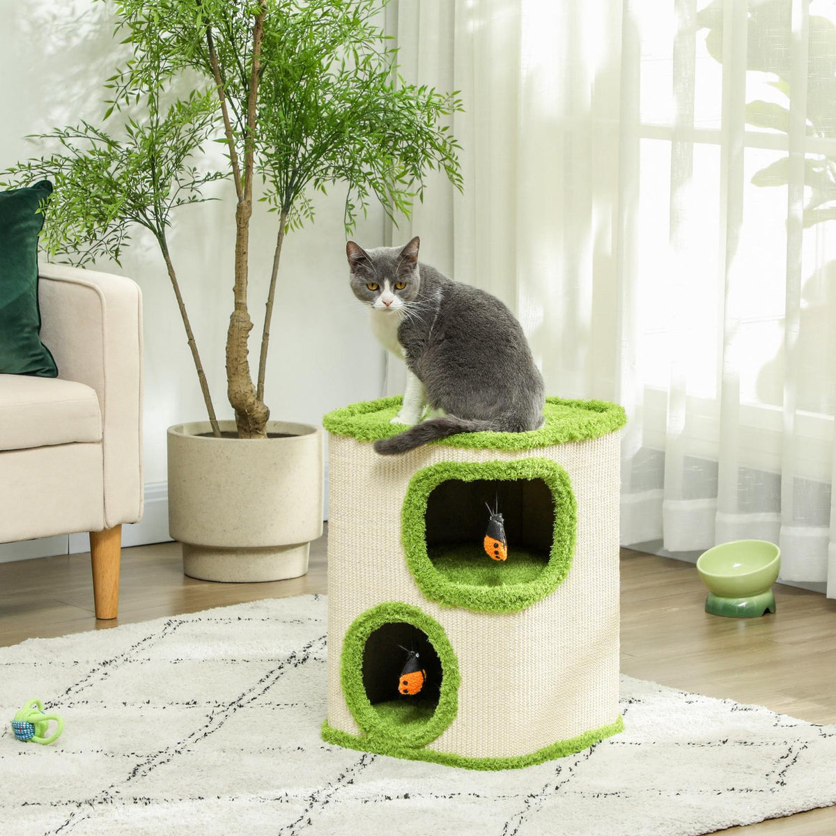 Scratching barrel, 52 cm high, cat barrel with 2 caves, scratching post with ladybird toys, cat tower made of sisal, for cats up to 5 kg, green + cream white