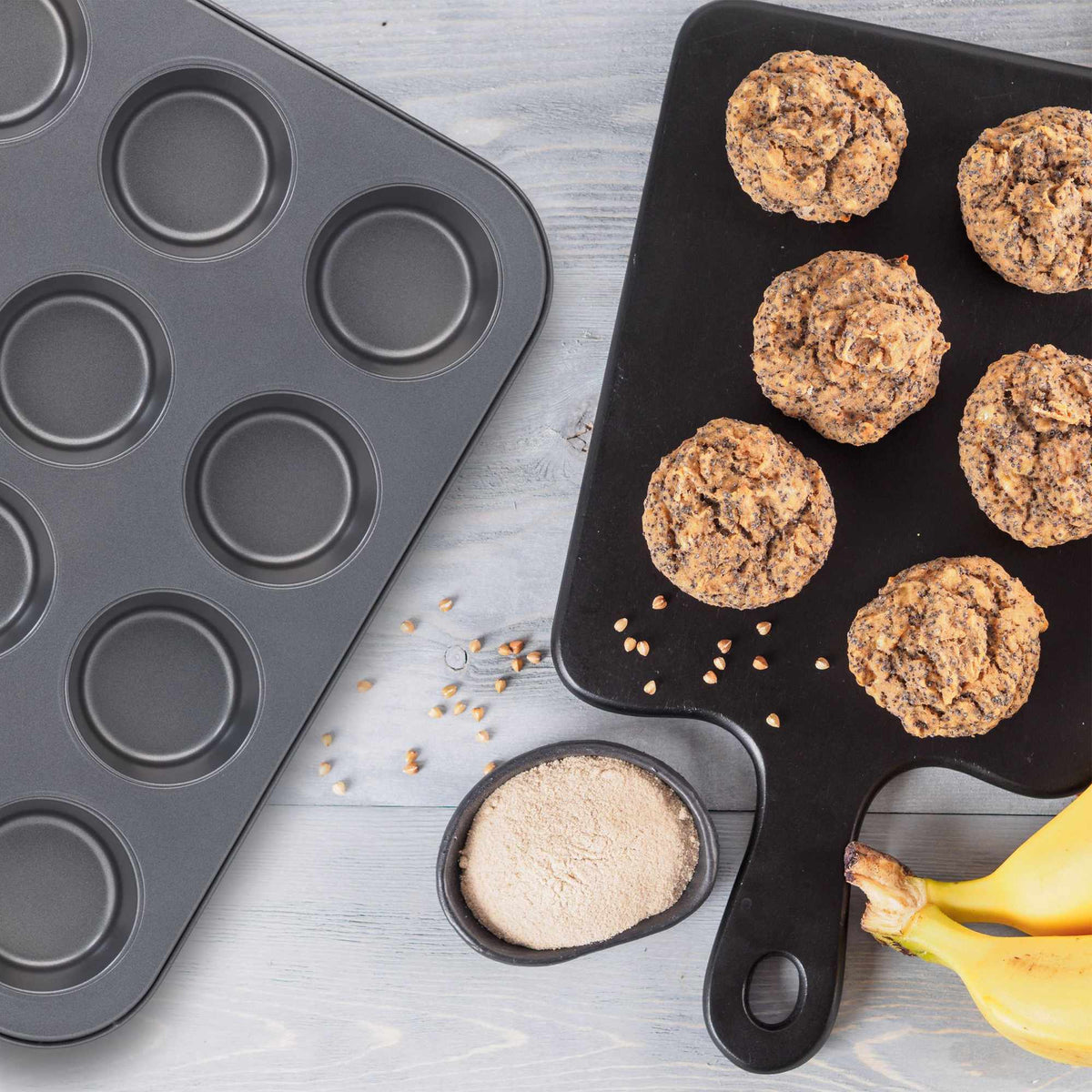 Set of 12 muffin tins in a set of 2