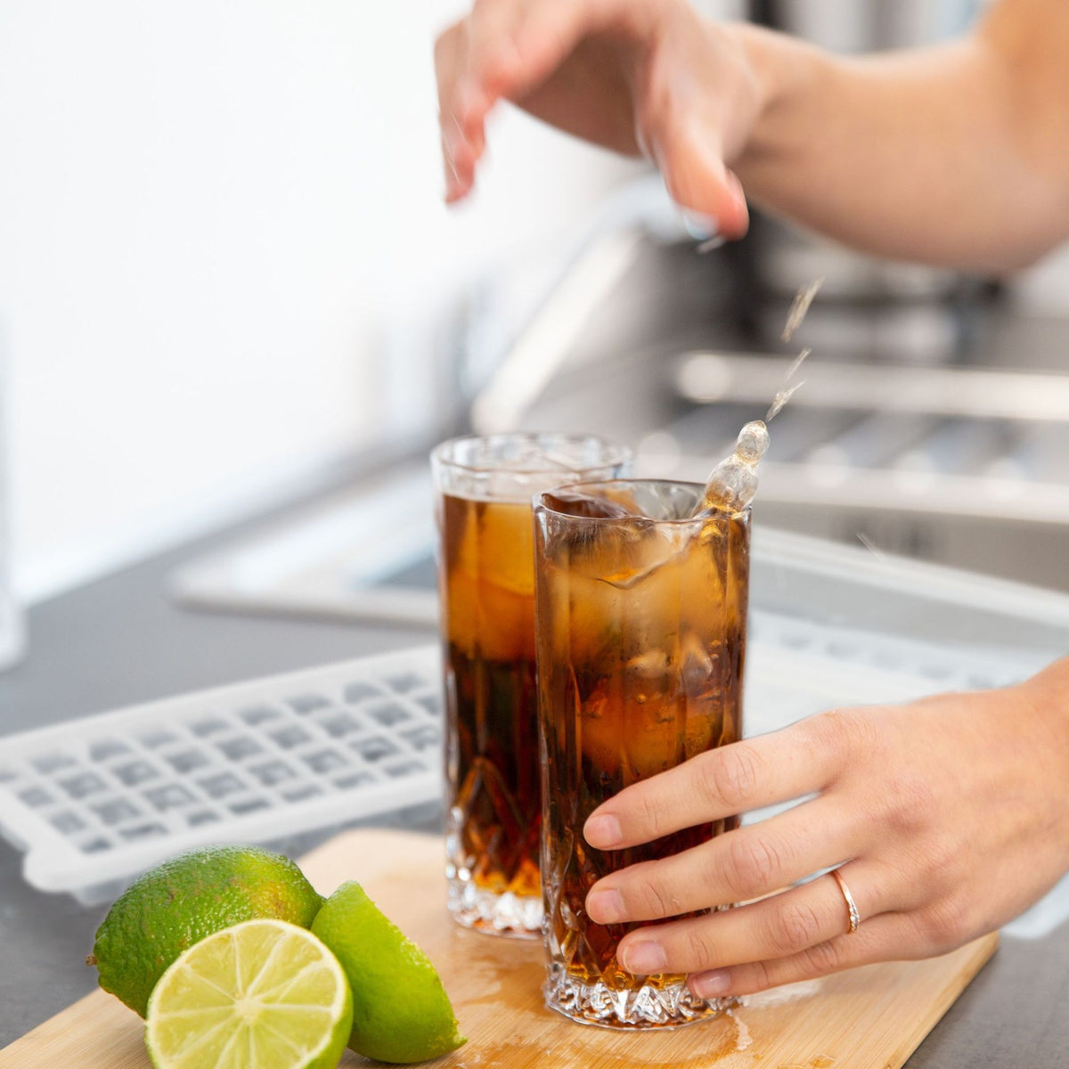Set of ice cube molds with box and lid