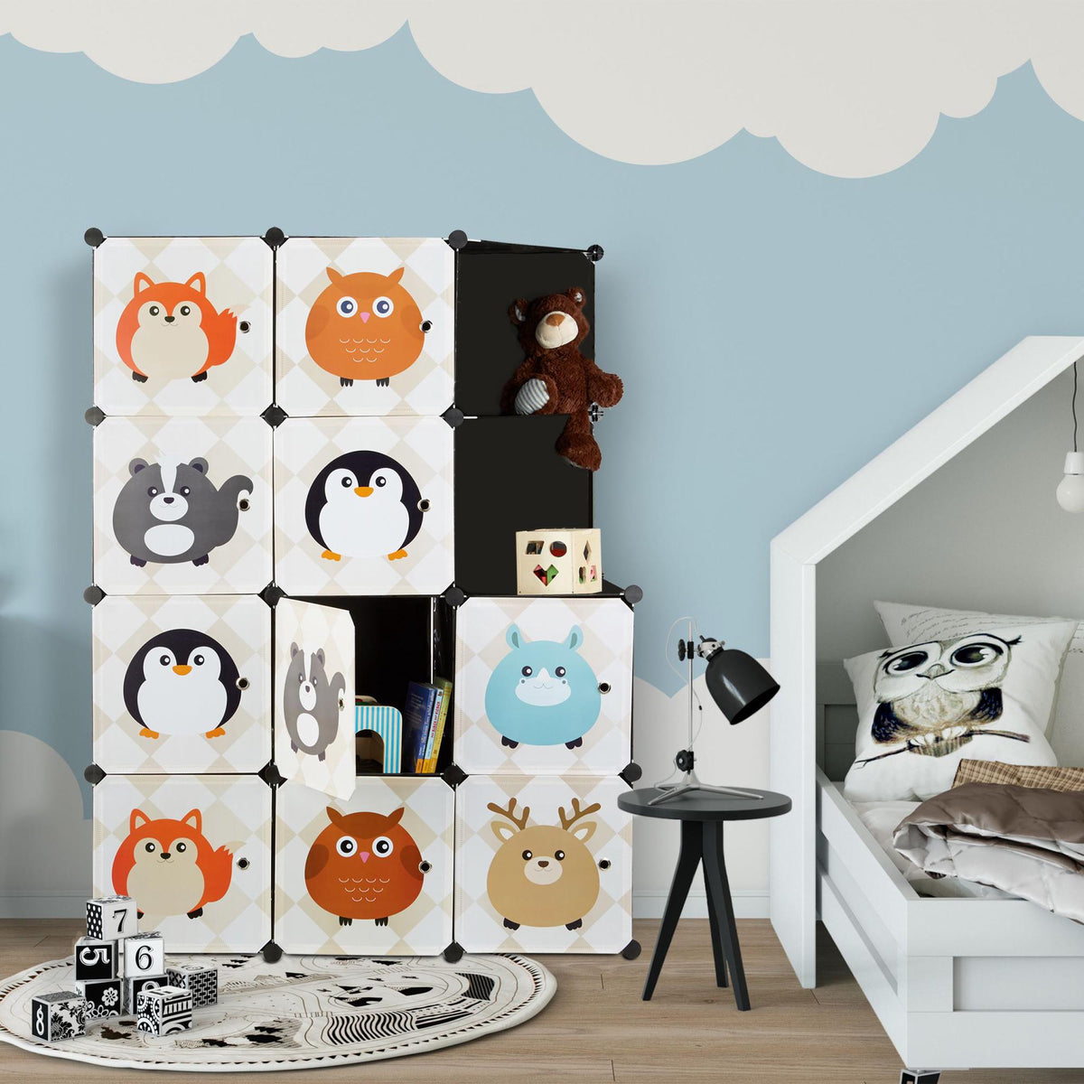 Shelf for the children's room with animal motifs