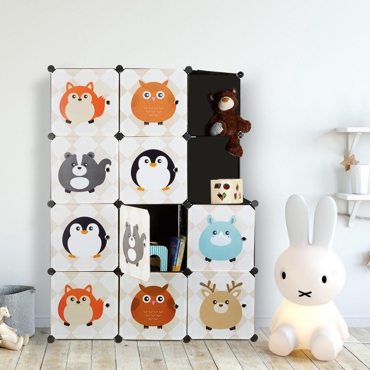 Shelf for the children's room with animal motifs