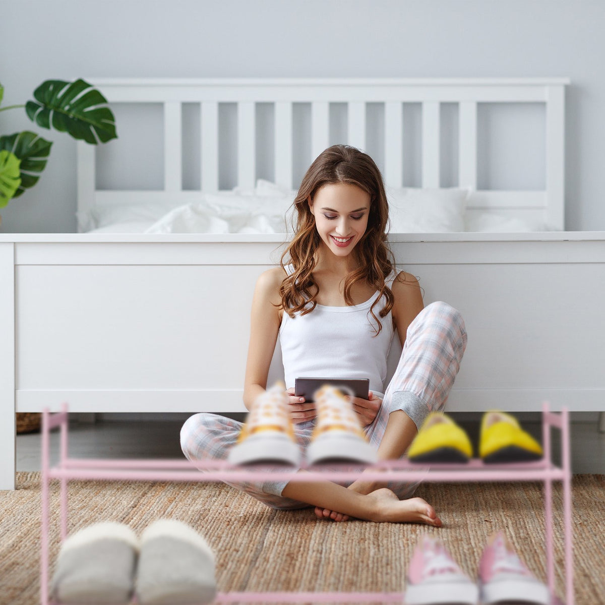 Shoe shelf in pink